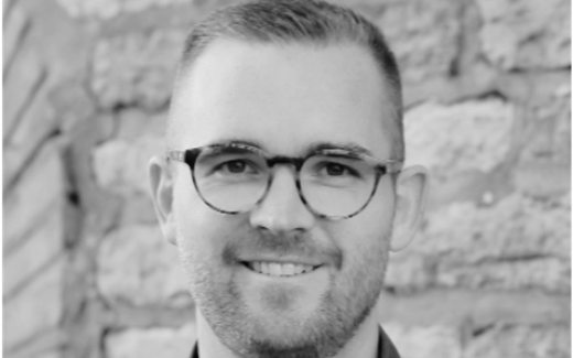 Porträtt på simon-strandell.png